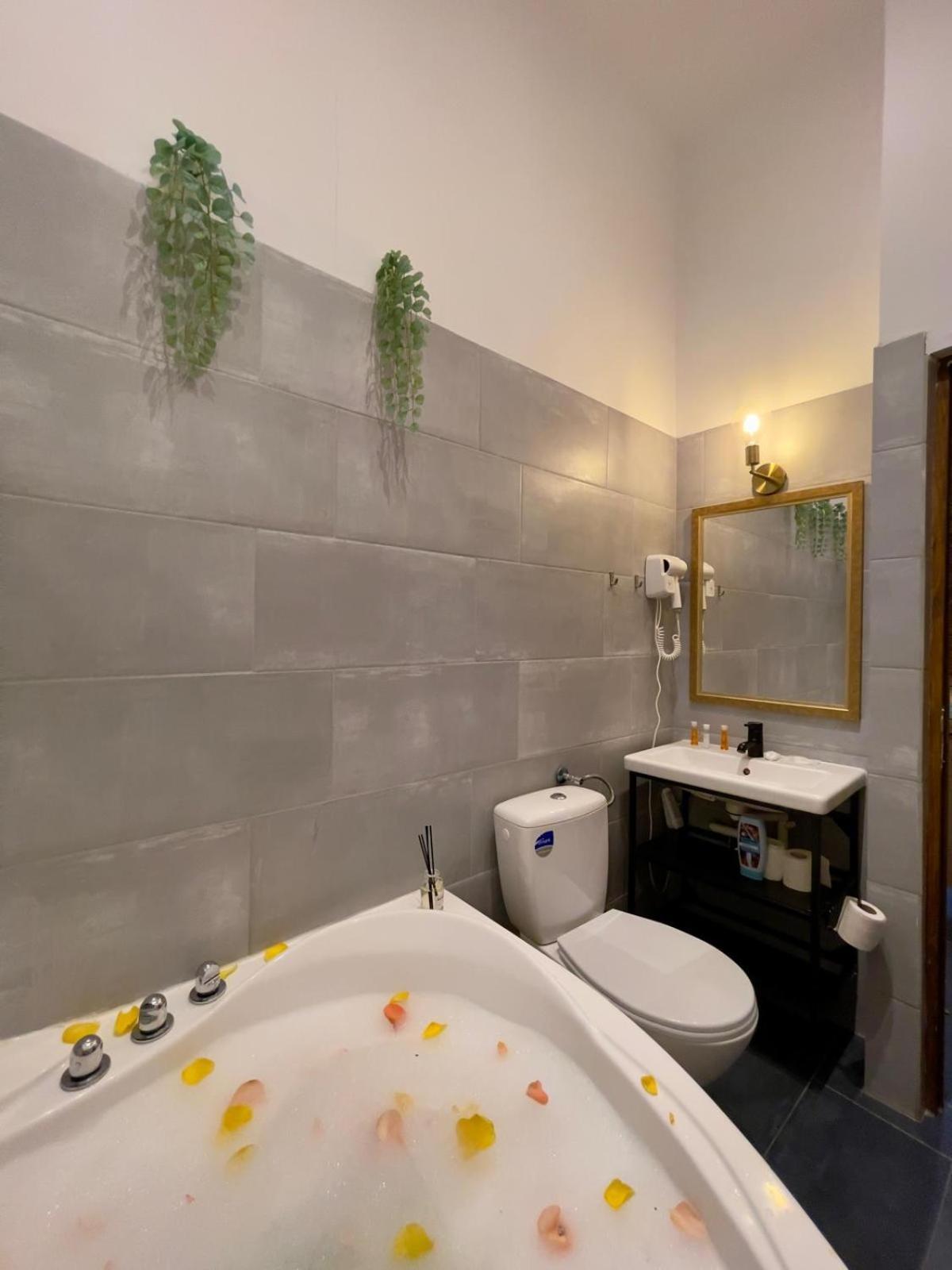 Old Town Jacuzzi Studio 부쿠레슈티 외부 사진
