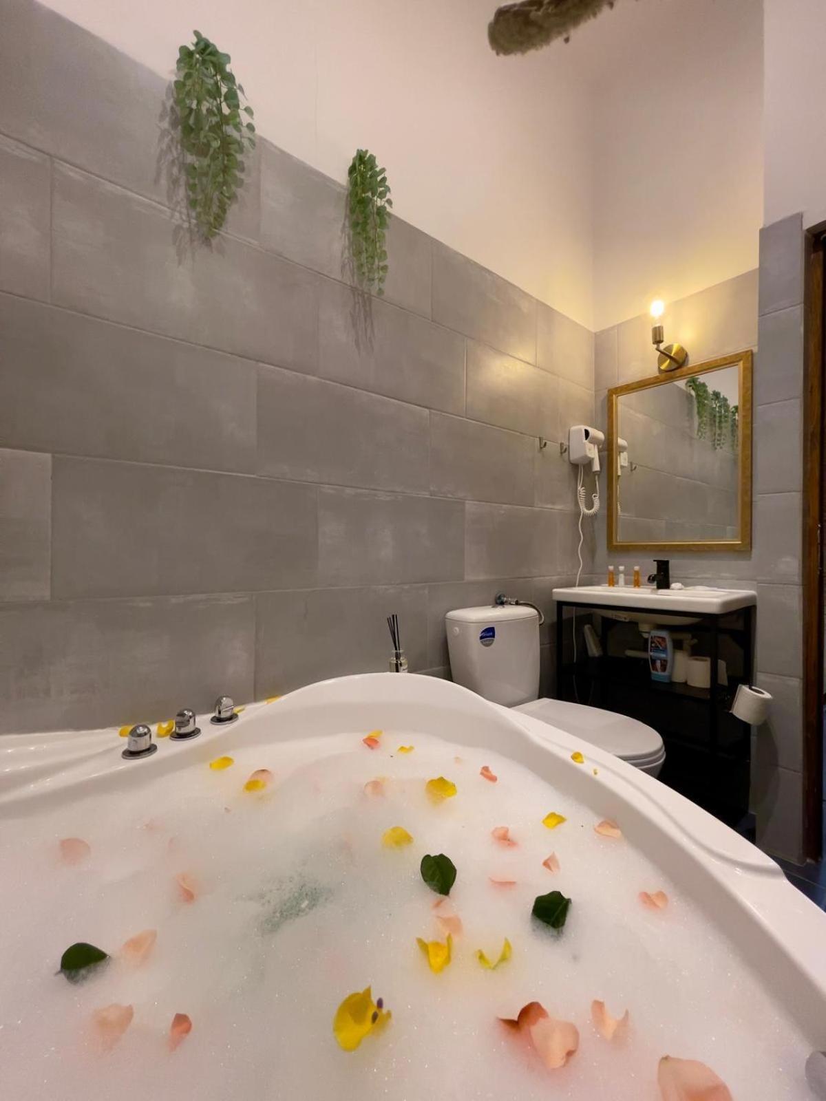 Old Town Jacuzzi Studio 부쿠레슈티 외부 사진